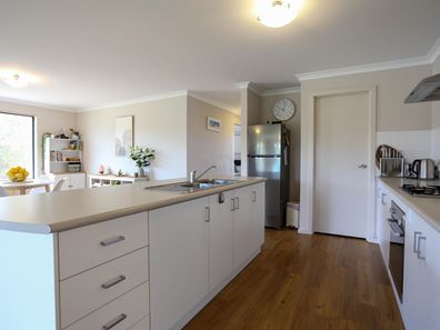 17 Cannes Parade, Castletown WA 6450