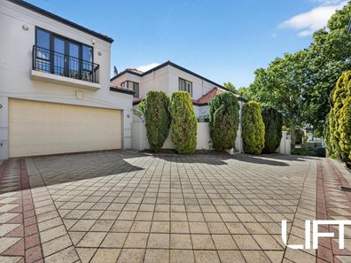 3/7 Tweeddale Road, Applecross WA 6153