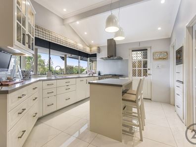 29 Carina Circle, Halls Head WA 6210