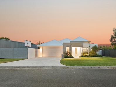 3 Yallambee Place, Karawara WA 6152