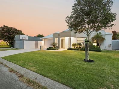 3 Yallambee Place, Karawara WA 6152