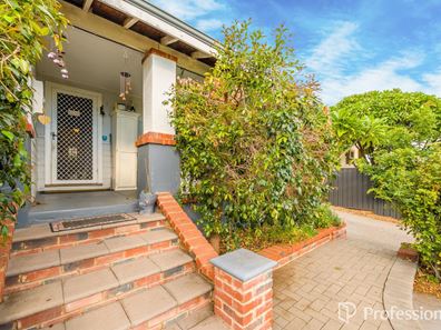 17 Stuart Street, Greenmount WA 6056