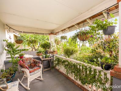 17 Stuart Street, Greenmount WA 6056