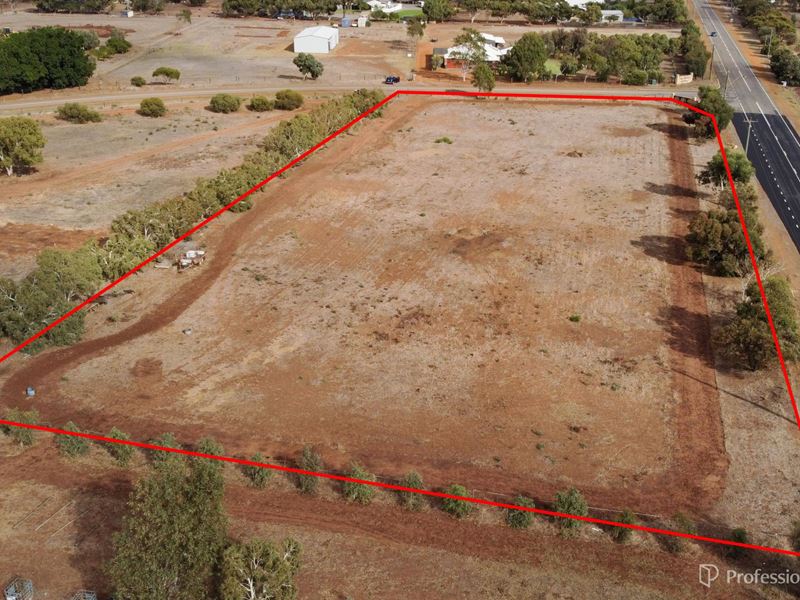 258 Eastlyn Drive, Deepdale