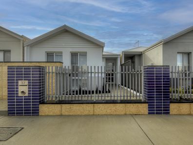 37 Alabaster Approach, Jindalee WA 6036
