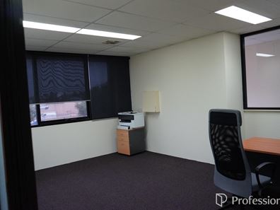 5B/2 Mulgul Road, Malaga WA 6090