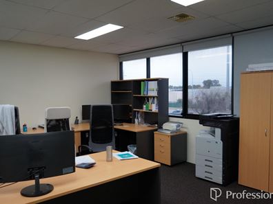 5B/2 Mulgul Road, Malaga WA 6090