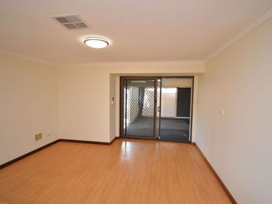 1/9 Columbia Close, Halls Head WA 6210