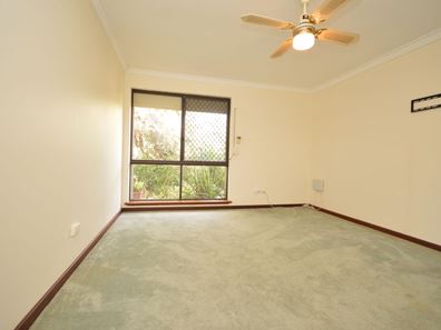 1/9 Columbia Close, Halls Head WA 6210