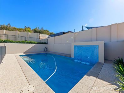 5 Sumich Gardens, Coogee WA 6166