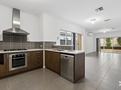 10 Hilory St, Coolbellup WA 6163