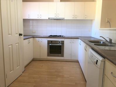 12/21 Holton Way, Cannington WA 6107