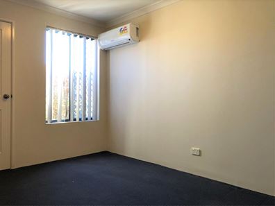12/21 Holton Way, Cannington WA 6107
