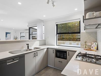 3/6 Nautilus Crescent, Scarborough WA 6019