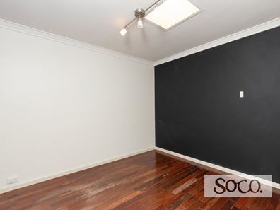 25 Edgewater Rd, Safety Bay WA 6169