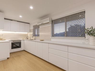 6 Rosewood Heights, Craigie WA 6025