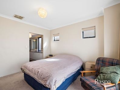 28 Leschenault Boulevard, Lake Coogee WA 6166