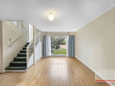 10/72 Amberton Avenue, Girrawheen WA 6064