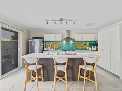 11 Woorabinda Rise, Lakelands WA 6180