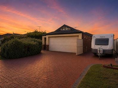 12 Pineknoll Gardens, Meadow Springs WA 6210