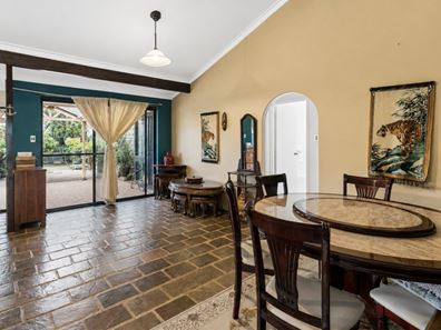 6 Grevillea Way, Heathridge WA 6027