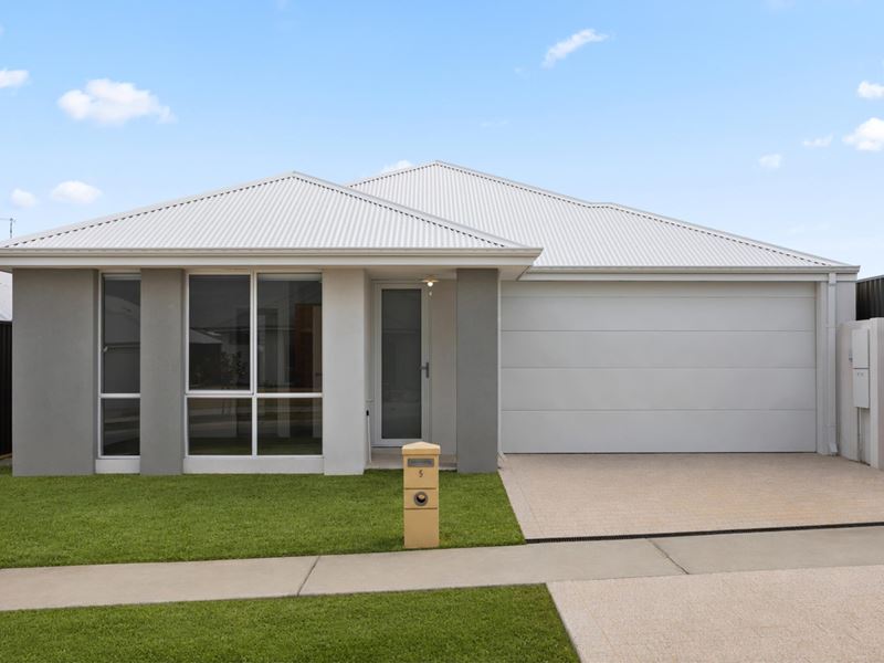 5 Lyrebird Road, Eglinton WA 6034