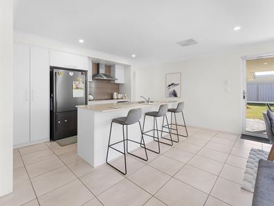 21 Bertha Loop, Dudley Park WA 6210