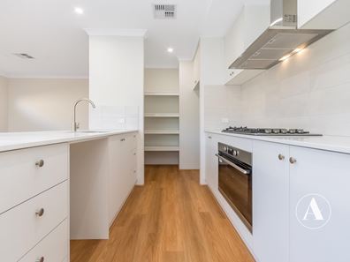 16 Greville  Grove, Lakelands WA 6180