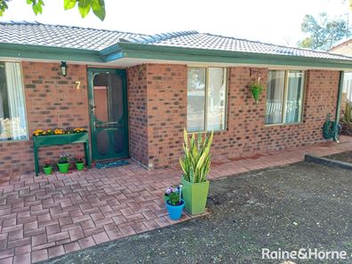 7 Creek Edge, Swan View WA 6056