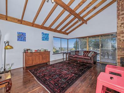 8 Binburra Way, Mount Nasura WA 6112