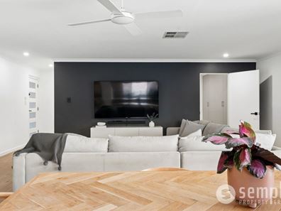 33 Winchester Way, Leeming WA 6149
