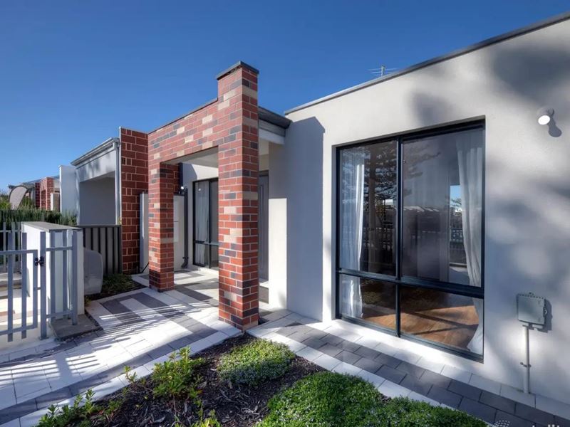 15 Reflection Boulevard, Jindalee WA 6036