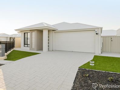 8 Sultans Street, Eglinton WA 6034