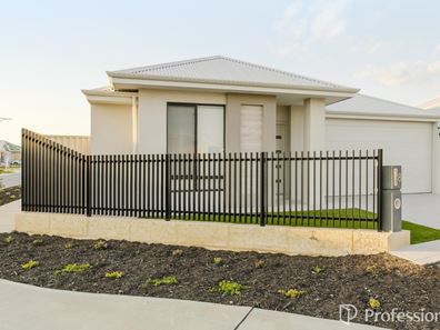 8 Sultans Street, Eglinton WA 6034