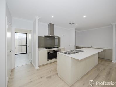 8 Sultans Street, Eglinton WA 6034