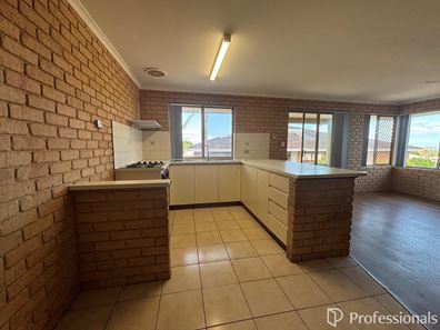 2/30 Simpson Street, Beresford WA 6530