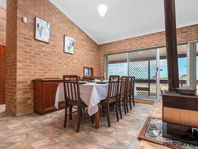 6 Cooper Street, Waggrakine WA 6530