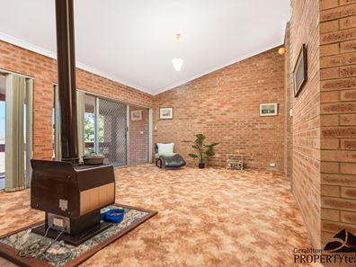 6 Cooper Street, Waggrakine WA 6530