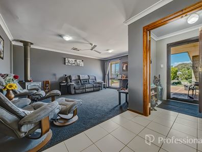 2 Walmsley Street, Waroona WA 6215