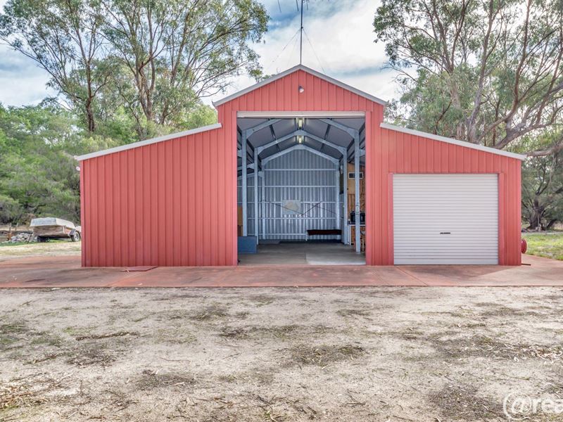 64 Holmes Road, Lake Clifton WA 6215