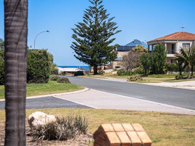 33 New England Drive, Hillarys WA 6025