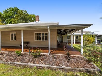 24 Staff Street, Nannup WA 6275