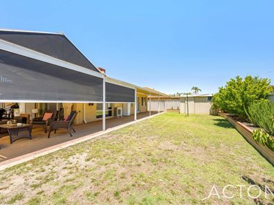 24 Hollyoak Place, Thornlie WA 6108