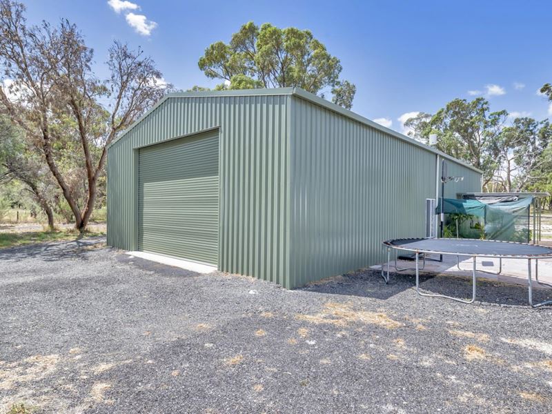 574 Lakes Road, Barragup