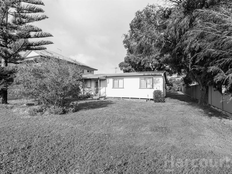 9 Gallop Street, Halls Head WA 6210