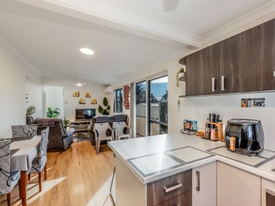 11/4 Bosley Street, Sunset Beach WA 6530