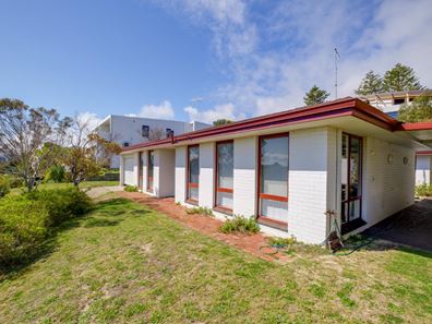 10 Yanagin Crescent, City Beach WA 6015