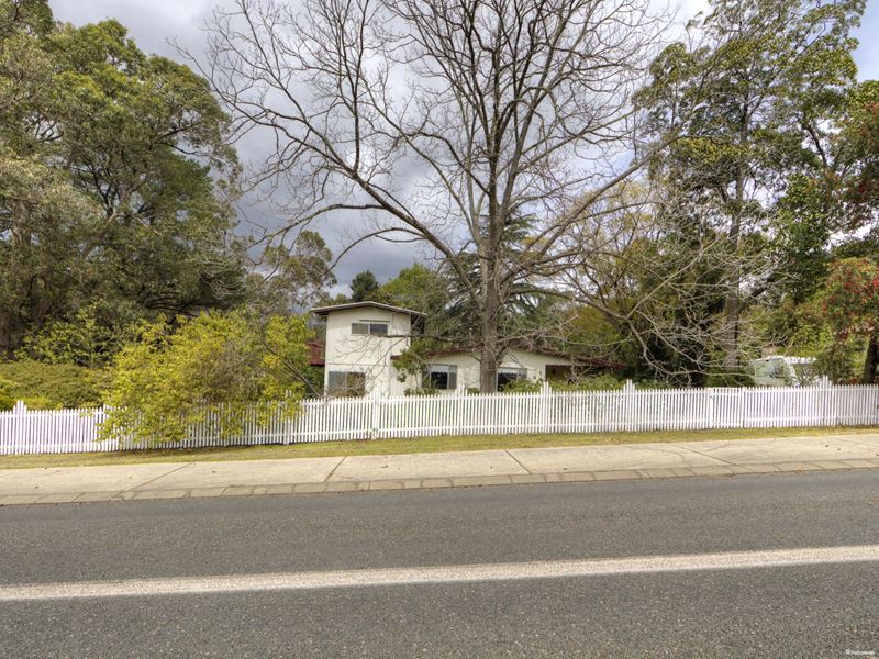 7 Lawnbrook Road East, Bickley