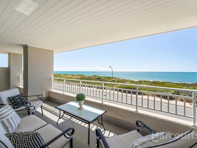 98 Boardwalk Blvd, Halls Head WA 6210