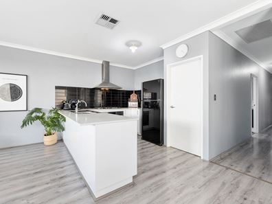 26 Claymore Place, Piara Waters WA 6112